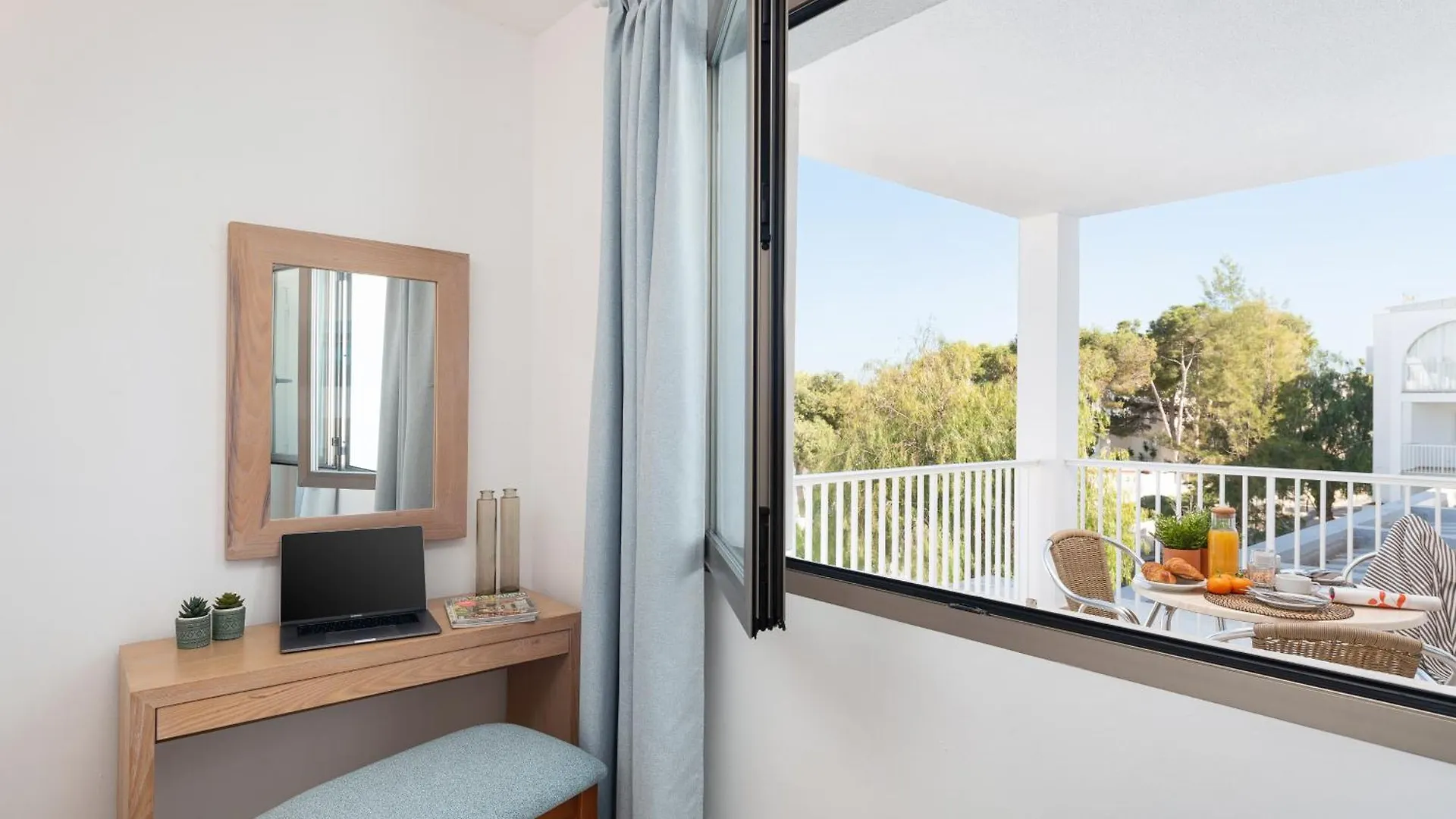 Apartamentos Ferrera Pins Cala Ferrera  España