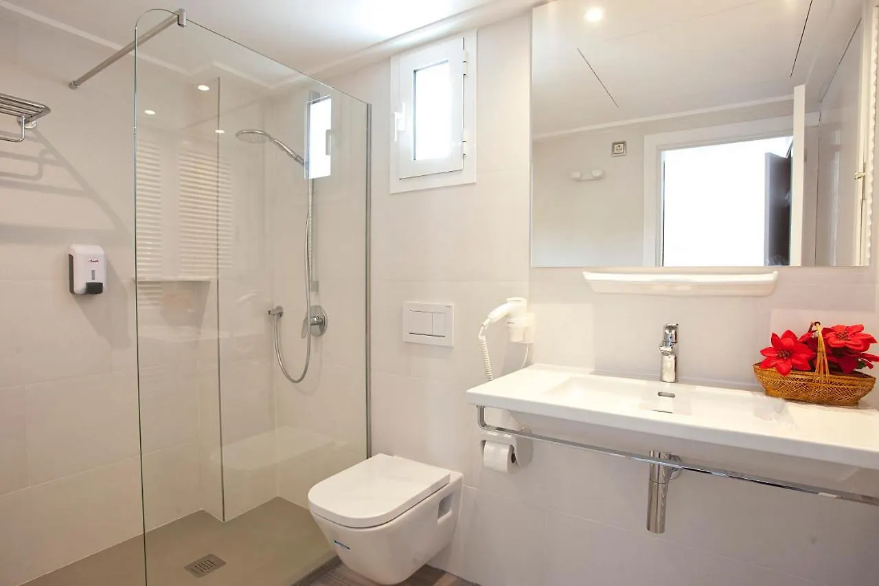 Apartamentos Ferrera Pins Cala Ferrera